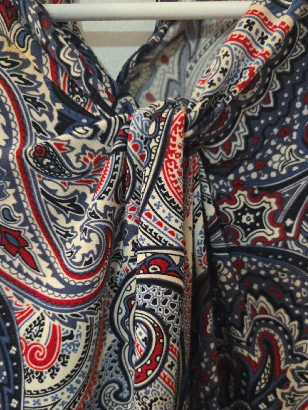 Tommy Hilfiger Sleeveless Paisley Tie-Neck Top - Navy, Red & White Large - Picture 5 of 8